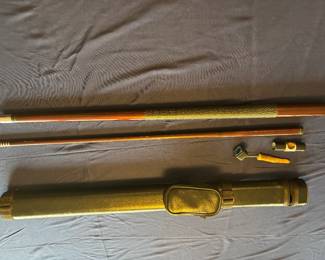 McDermott Pool Cue w/Case