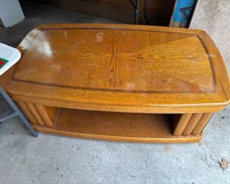 Coffee Table that the top lifts