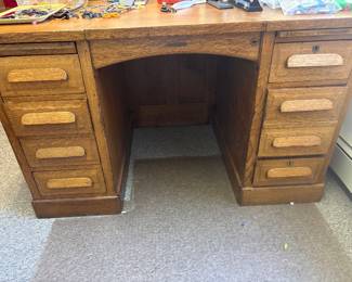 The Globe-Wernicke Co - Desk