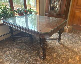 Dining room table