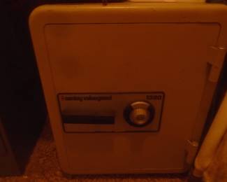 safe (no combination)