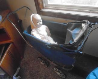 Baby Buggy. (doll is trash)