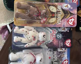 BEANIE BABIES SET OF INTERNATIONAL BEANIES