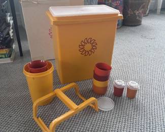 VINTAGE TUPPERWARE HARVEST SUN PICNIC SET NEW