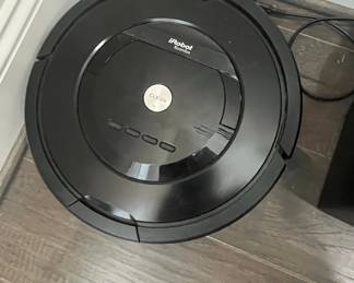 iRobot Roomba 805 Robot Vacuum