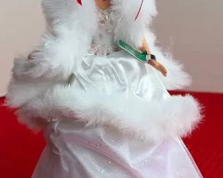 001 Barbie 1989 Music Box Plays Silver Bells