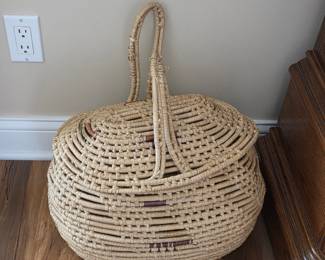 Woven Straw Picnic Basket with Lid and Handles