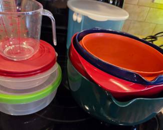 Plastic Mixing Bowl Set and Measuring Cup