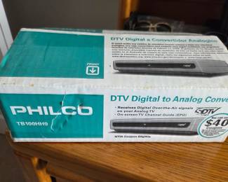 Philco TB100HH9 DTV Digital to Analog Converter Box
