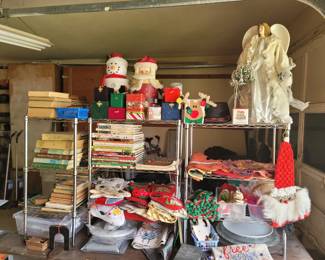 Holiday Books & Decor