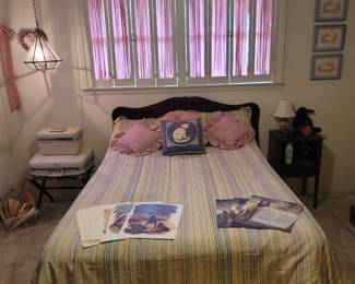 Full Size Bed, Vintage White Samsonite Luggage Set