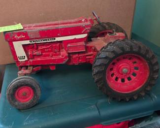 Ertl International 966 Hydro Tractor Toy