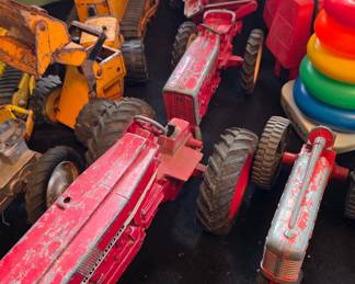International Harvester 282 Tractor Toy