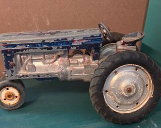 Ertl "Ford 4000" Diecast Tractor Toy