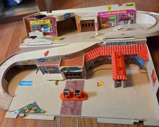 Hot Wheels City Service Center Sto N Go Playset