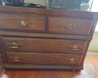 Broyhill Oak 5 Drawer Chest