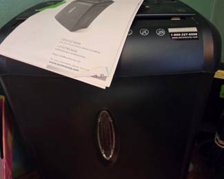 Aurora AU870MA 12-Sheet Cross-Cut Shredder