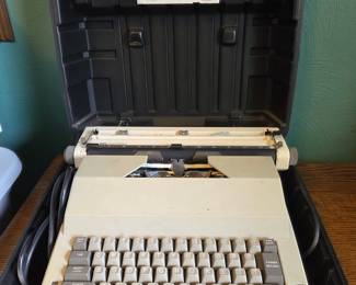 Sears SR 2000 Series Electric Typewriter