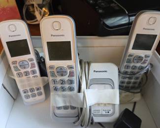Panasonic KX-TGD530 Cordless Phone System with Base and 3 Handsets