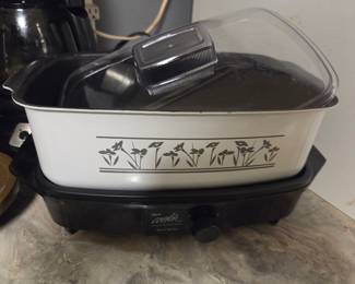 West Bend 4 Qt Slow Cooker with Floral Decal
