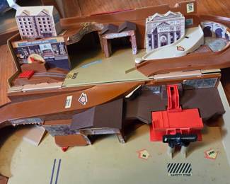 Hot Wheels City Sto-N-Go Playset (1979)