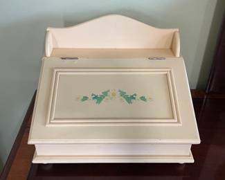 Cream Top Lift Wooden Keepsake Box