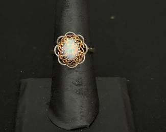 10k Gold Opal Ring Size 6