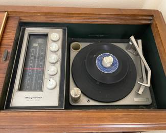 MAGNAVOX ASTRO SONIC RECORD PLAYER & STEREO IN STORAGE CABINET