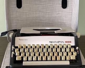 Vintage Sperry Rand Remington 666 Typewriter in Storage Case