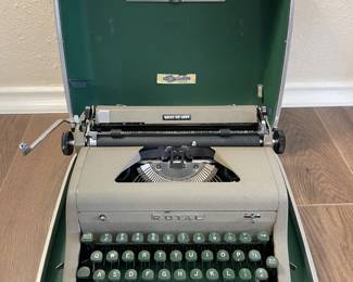 Vintage Royal Typewriter in Storage Case