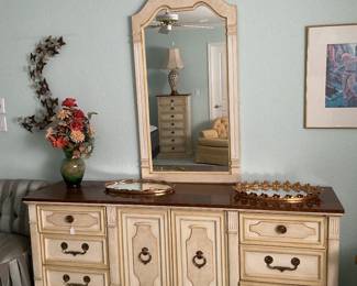 Drexel dresser-73x19x30 mirror-27x50