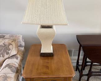 there are 2 matching lamps