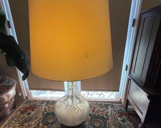 vintage table lamp features a white etched glass body