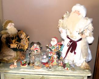 Santas and figurines
