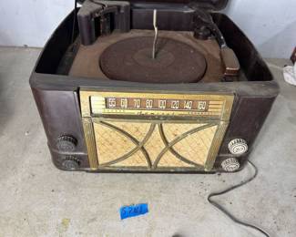collectible admiral stereo/record player