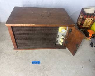 Wood cabinet table top stereo