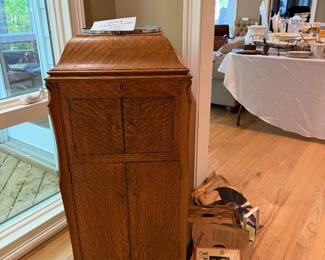 Antique victrola music player 