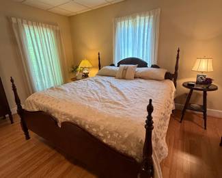 Antique mahogany king size bed 