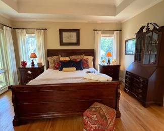 Henredon Louis Philippe cherry king size sleigh bed & nightstands with new origins mattress factory adjustable base