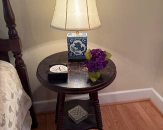 Antique side table with Turned legs