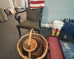 accent chair, baskets