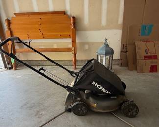 Honda HRN216VKA Self-Propelled Lawn Mower