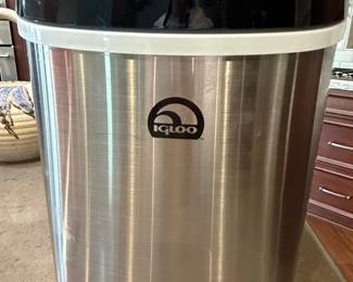 Igloo ICE102ST Portable Ice Maker