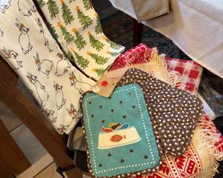 Kitchen and dining linens