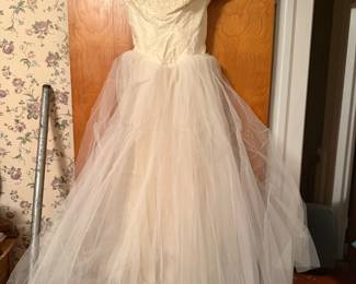 Lovely Vintage Wedding Gown, Tall and thin bride