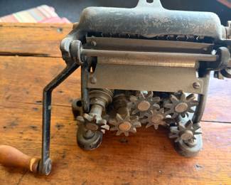 Crimper with interchangible wheels