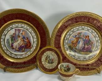 22 Karat God Porcelain Cabinet Plate Set With Tea Cup