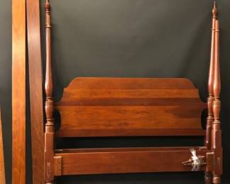  06 Vintage Wood 4 Poster Queen Bed W  Acorn Finials