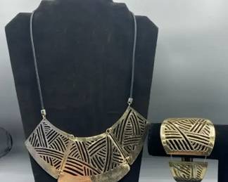 Chicos Necklace And Bracelet Set 