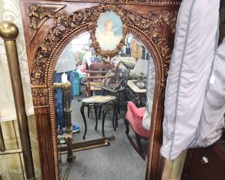 Wall mirror with cherub picture